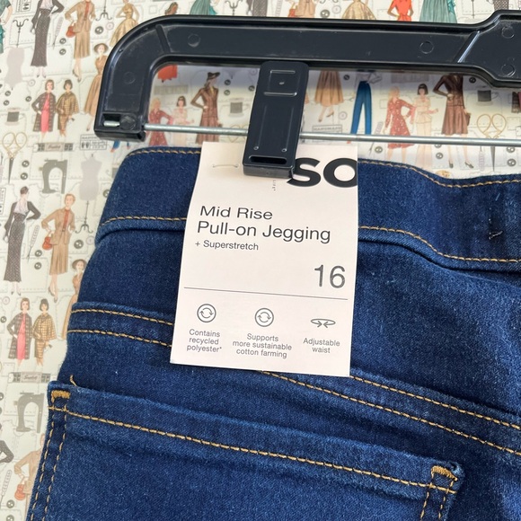 SO mid-rise jeggings 🖤 - Picture 4 of 8